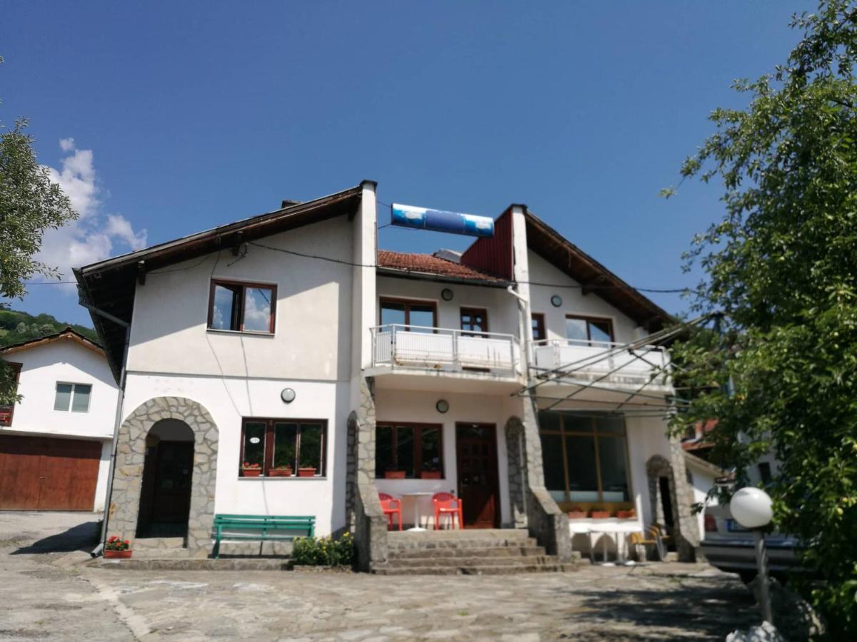 Самостоятелни Стаи В Къща За Гости Балкан Ribaritsa Buitenkant foto
