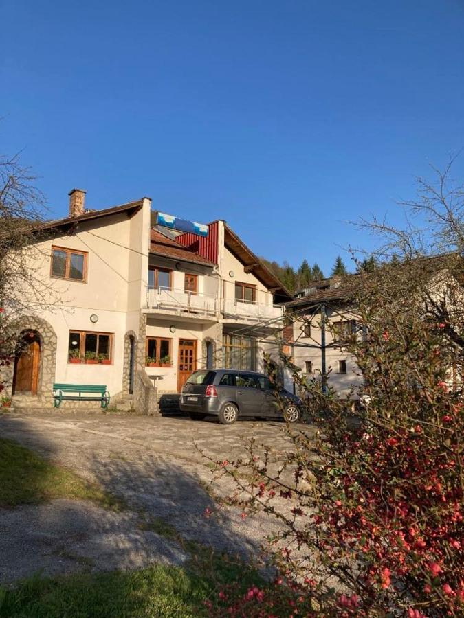 Самостоятелни Стаи В Къща За Гости Балкан Ribaritsa Buitenkant foto
