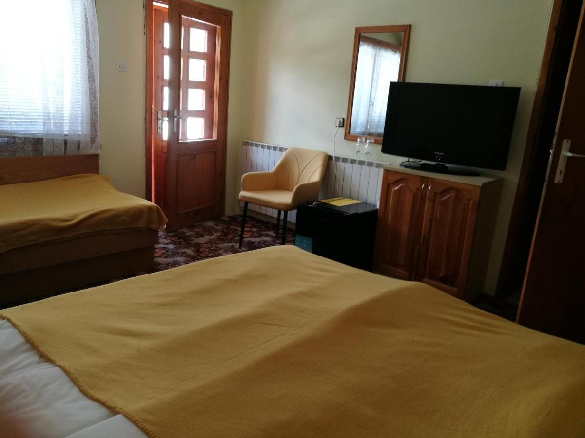 Самостоятелни Стаи В Къща За Гости Балкан Ribaritsa Buitenkant foto