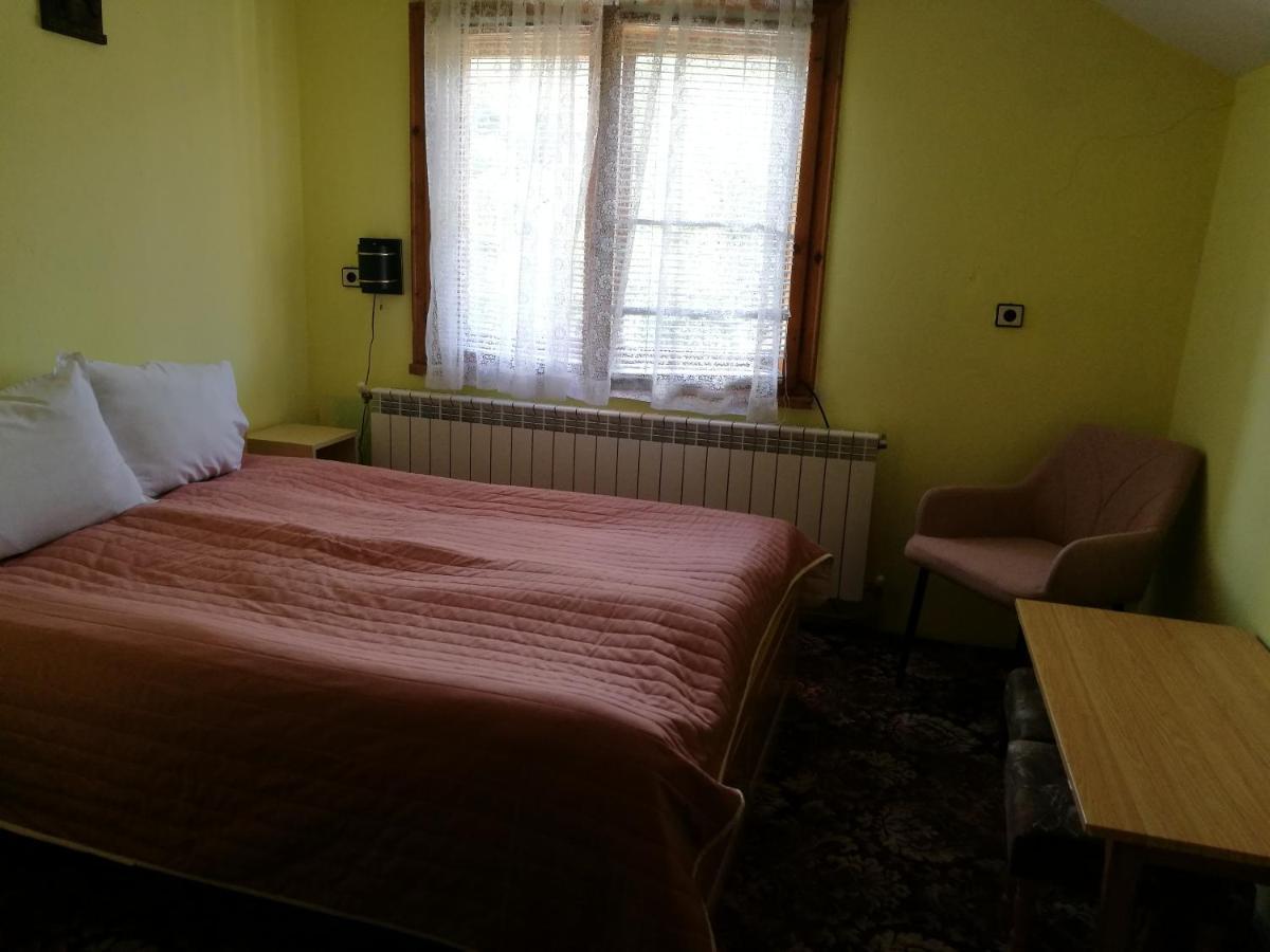 Самостоятелни Стаи В Къща За Гости Балкан Ribaritsa Buitenkant foto